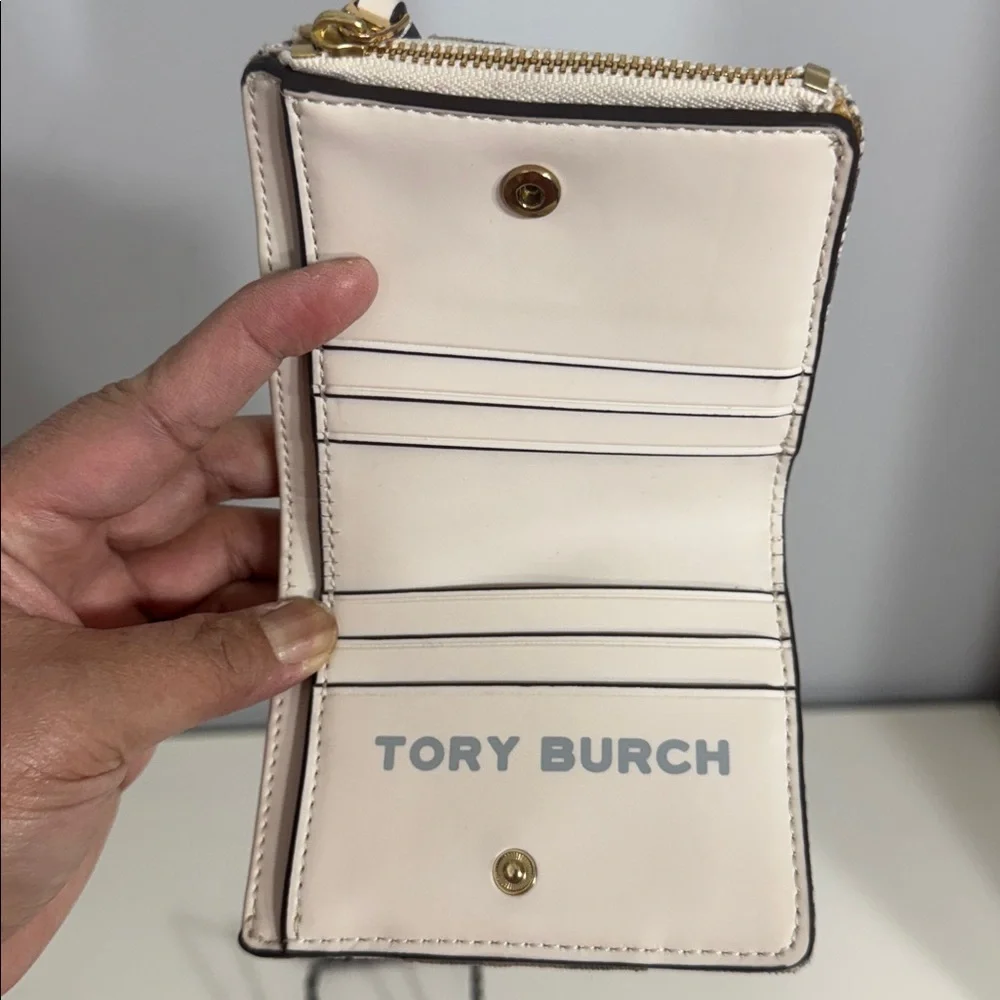 Tory Burch Gemini Link Pattern Wallet with Gold Accent GUC - Picture 4 of 7